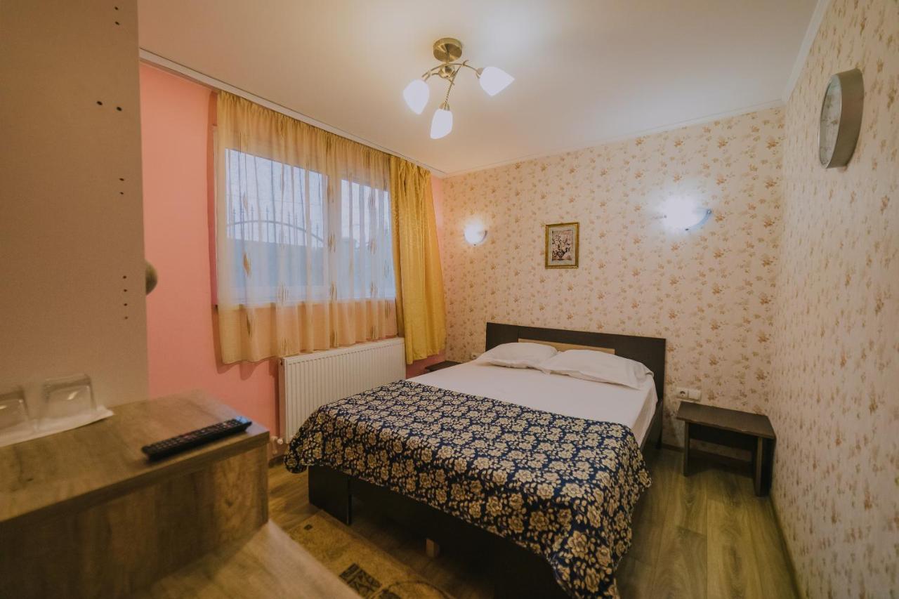 Hostel Denisa Buzău Extérieur photo