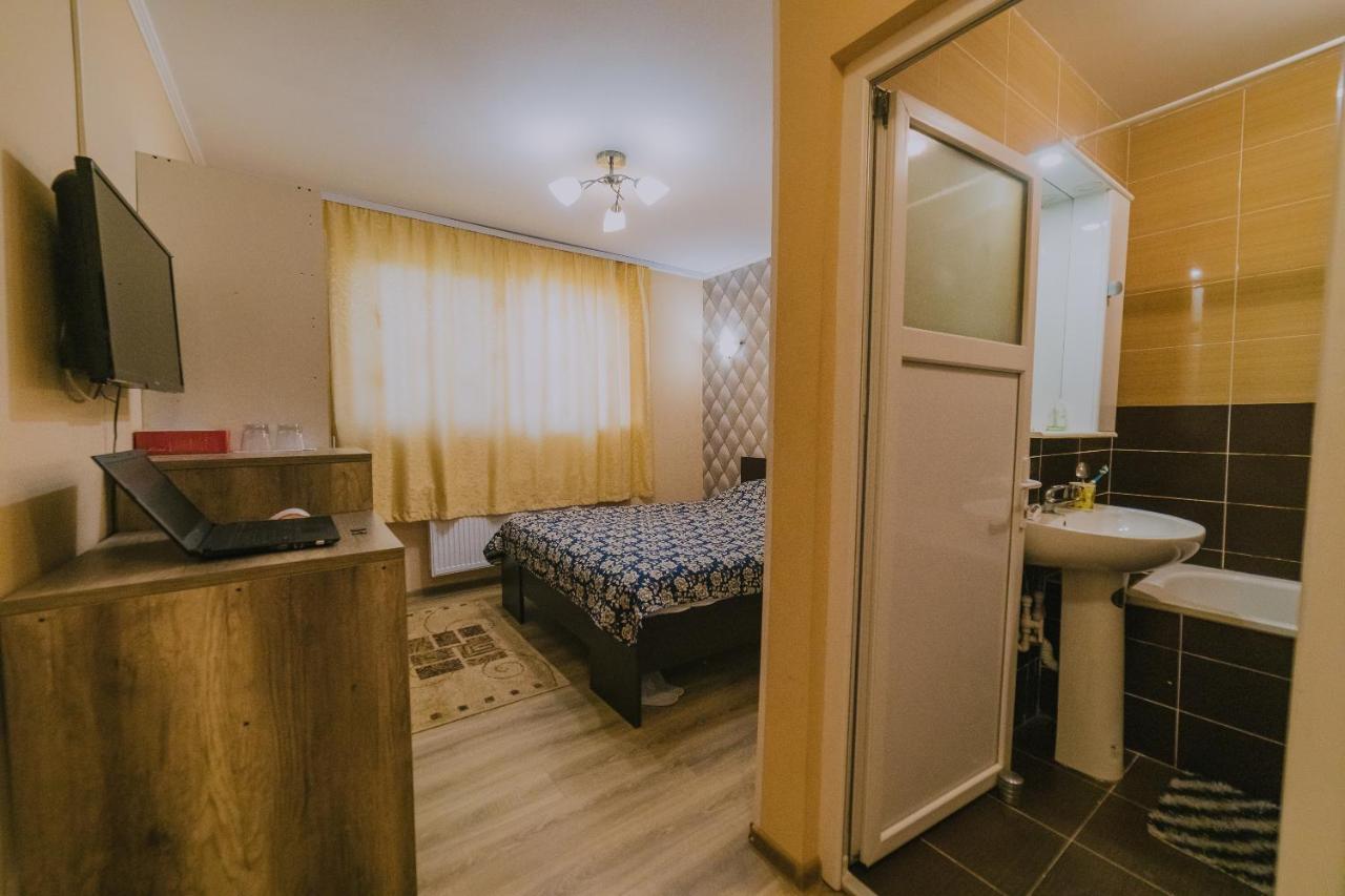 Hostel Denisa Buzău Extérieur photo