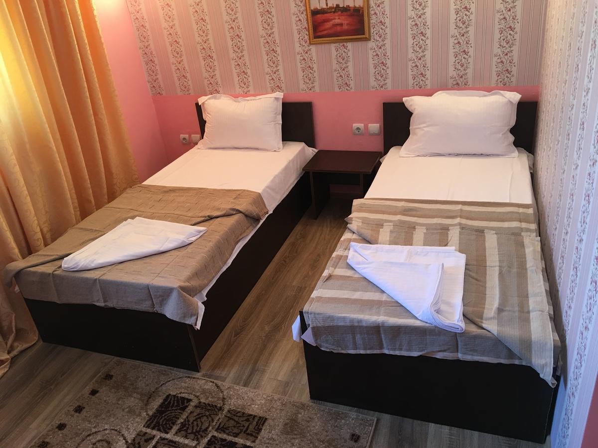 Hostel Denisa Buzău Extérieur photo